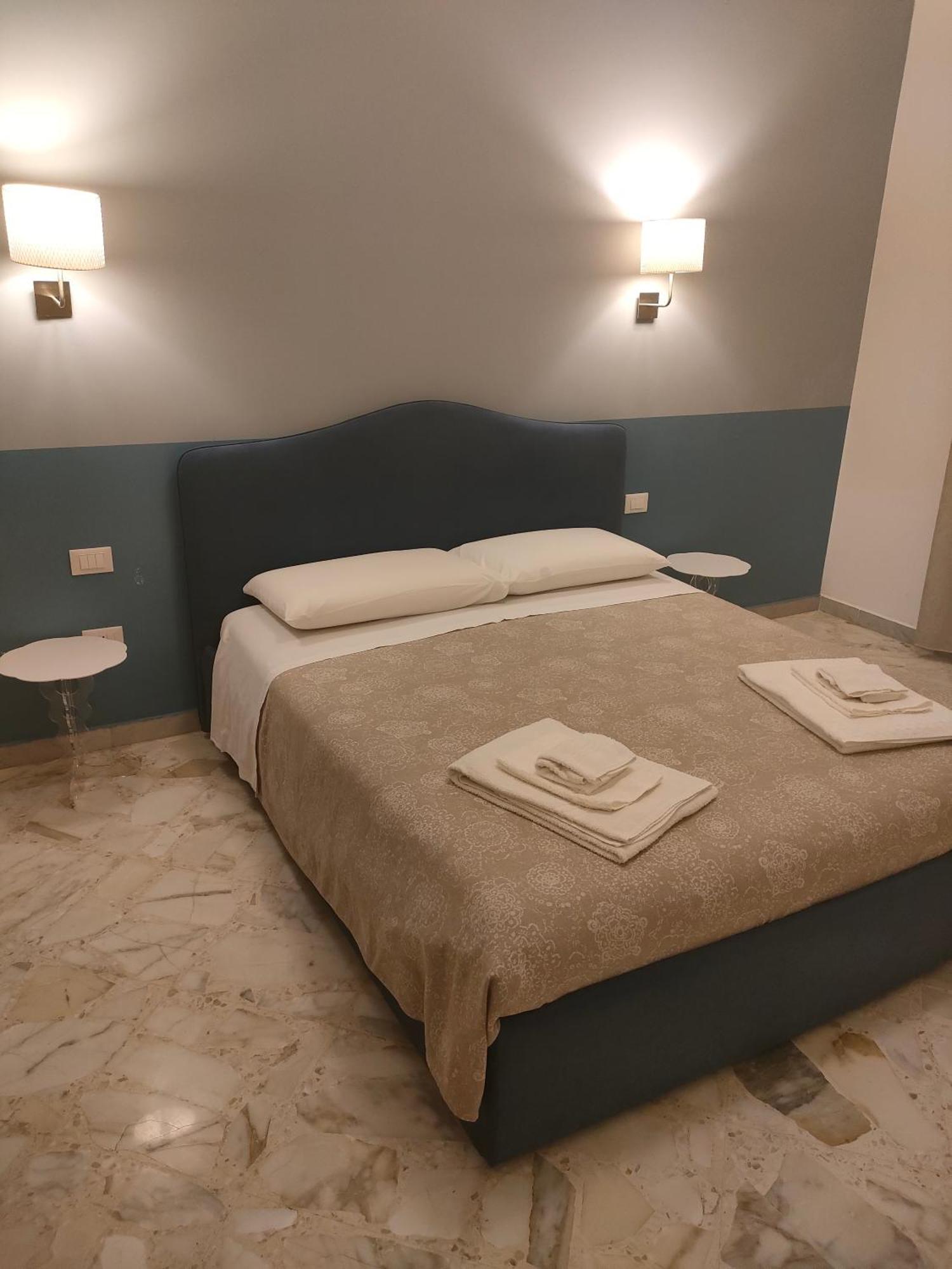 L'Angolo Di Oli' Lecce Buitenkant foto